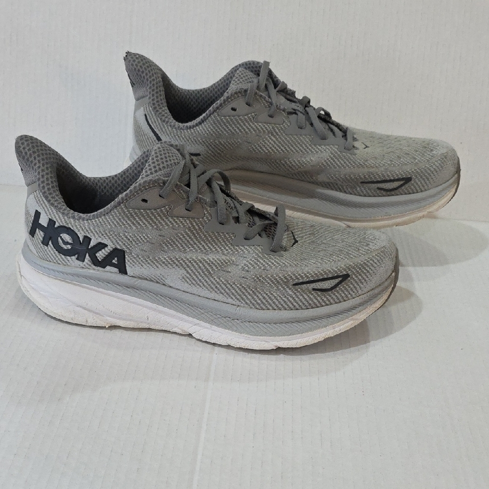 Hoka Clifton 9 Mens Athletic Shoes in Gray and White Size 11.5